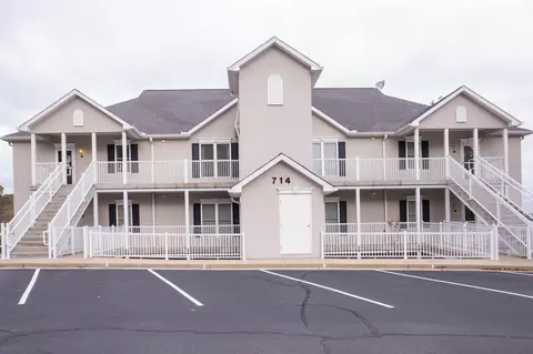 714 Moon Bay Dr, Kuttawa, KY 42055