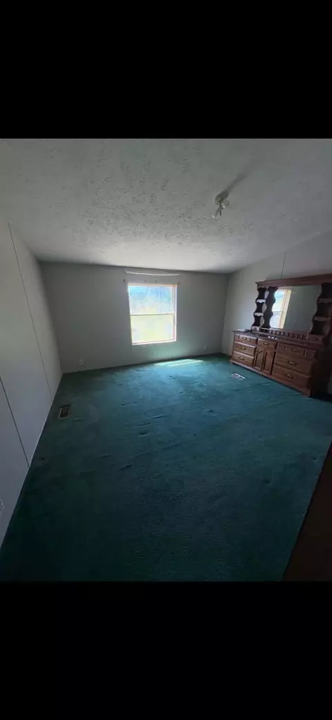 Bedroom - 305 Gray Hawk Community Park Rd, Mckee, KY 40447 photo 2 of 3