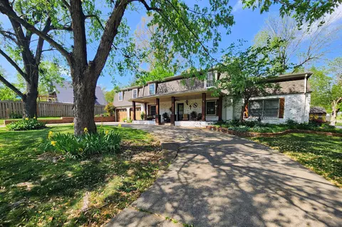 205 Forsythia Dr, Paducah, KY 42003