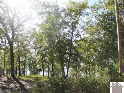 1776 Parkersville Rd, Eddyville, KY 42038