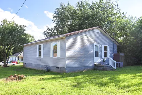 Exterior - 311 Willow St, Mayfield, KY 42066 photo 3 of 6