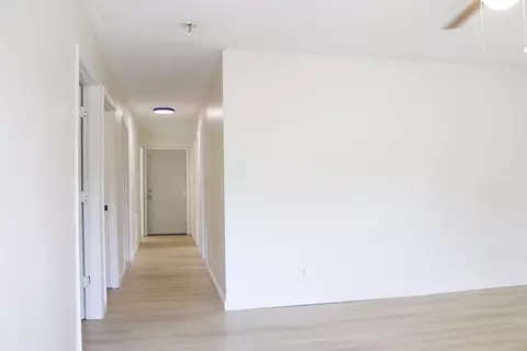 Entry Way - 311 Willow St, Mayfield, KY 42066 photo 3 of 3