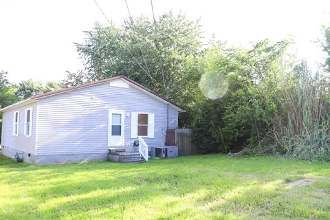 Exterior - 311 Willow St, Mayfield, KY 42066 photo 4 of 6