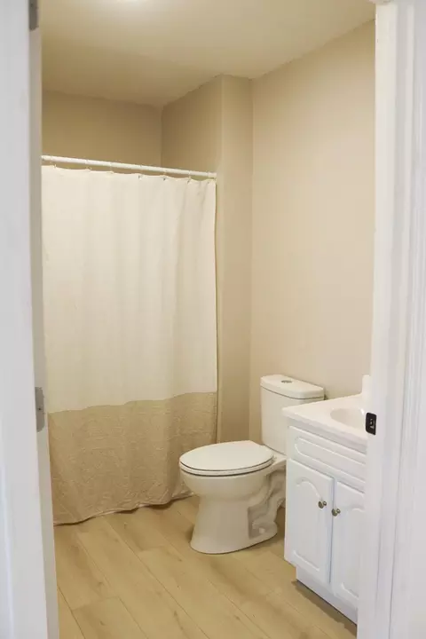 Bath - 311 Willow St, Mayfield, KY 42066 photo 2 of 2