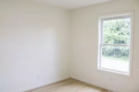 Bedroom - 311 Willow St, Mayfield, KY 42066 photo 6 of 9