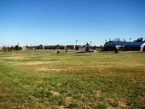 4924 Village Square Dr, Paducah, KY 42001
