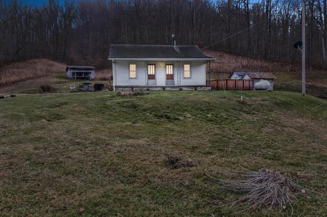 25 Calk Lake Rd, Jeffersonville, KY 40337
