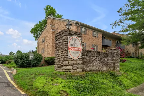 1084 Armstrong Mill Rd, Lexington, KY 40517