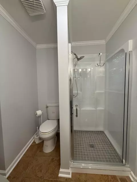 Bath - 55 Maplehurst Ln, Murray, KY 42071 photo 2 of 4
