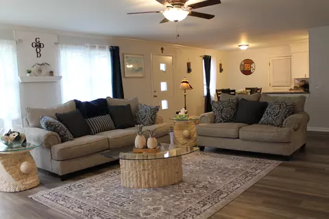 Living - 55 Maplehurst Ln, Murray, KY 42071 photo 2 of 4