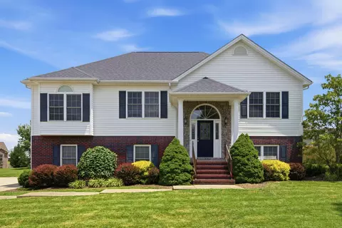1052 Running Brook Dr, Lawrenceburg, KY 40342