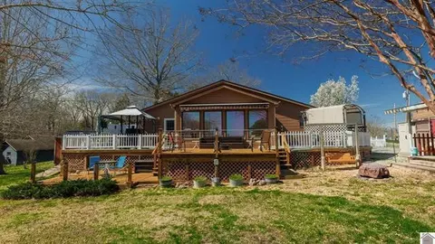 100 Cemetery Hill Ln, Benton, KY 42025