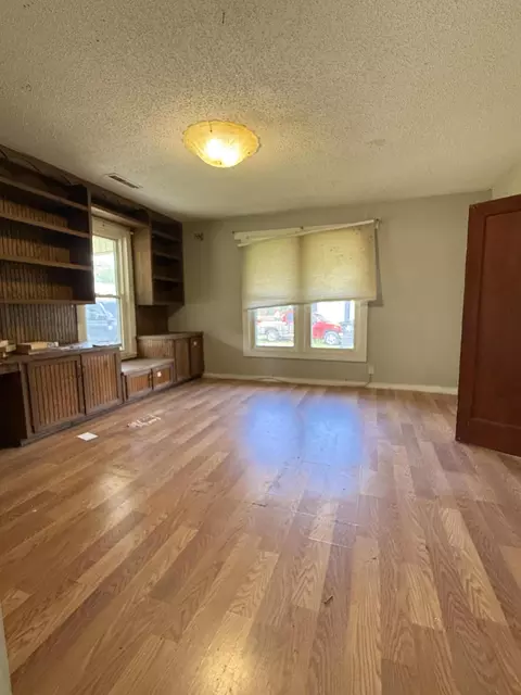 Living - 203 Gilbert St, Hazel, KY 42049 photo 3 of 3