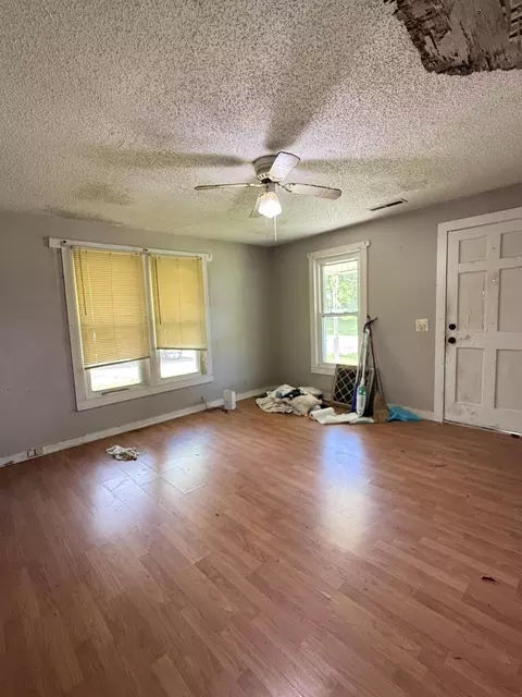 Living - 203 Gilbert St, Hazel, KY 42049 photo 1 of 3