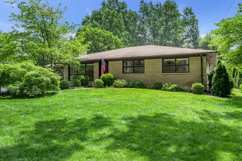 1894 Parkers Mill Rd, Lexington, KY 40504