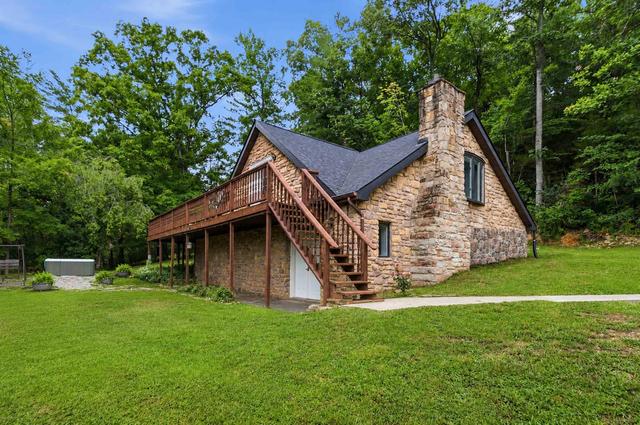 1862 Shopville Rd, Somerset, KY 42503