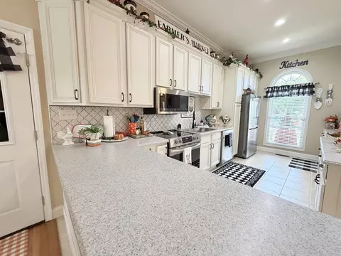 Kitchen - 175 Manchester Ln, Brodhead, KY 40409 photo 2 of 6