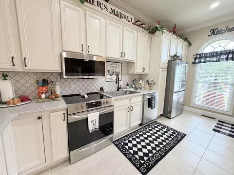 Kitchen - 175 Manchester Ln, Brodhead, KY 40409 photo 4 of 6