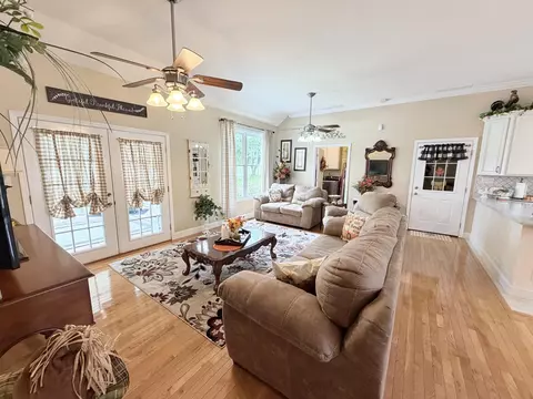 Living - 175 Manchester Ln, Brodhead, KY 40409 photo 1 of 3
