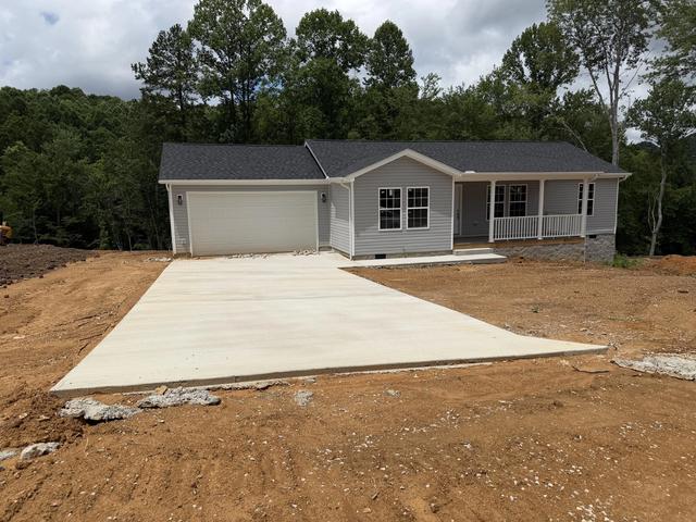 76 Whispering Oaks Ln, Manchester, KY 40962