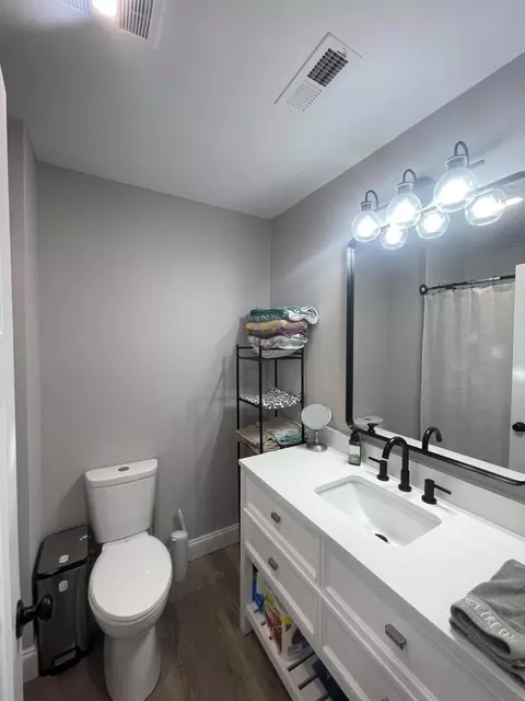 Bath - 602 W 6th St, Corbin, KY 40701 photo 2 of 3