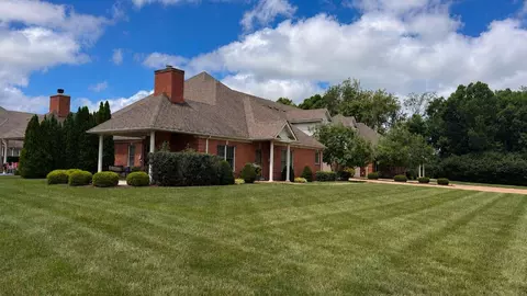 150 Sugartree Ln, Versailles, KY 40383