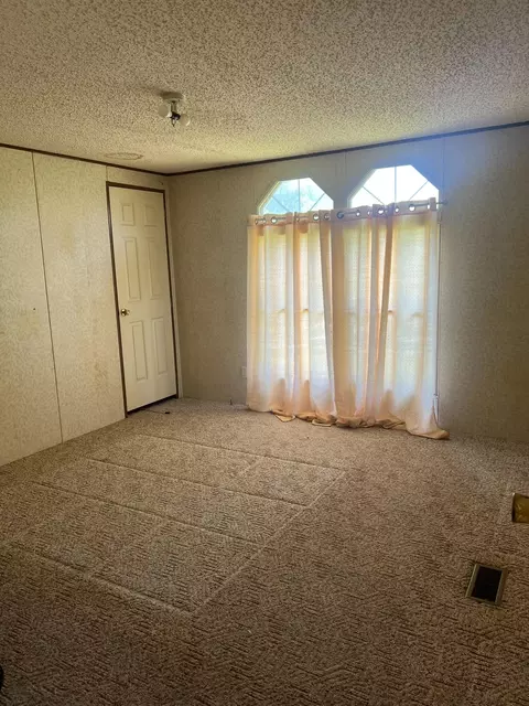 Bedroom - 298 S Combs Ave, Corbin, KY 40701 photo 3 of 3