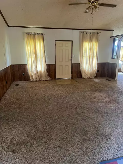 Living - 298 S Combs Ave, Corbin, KY 40701 photo 3 of 4