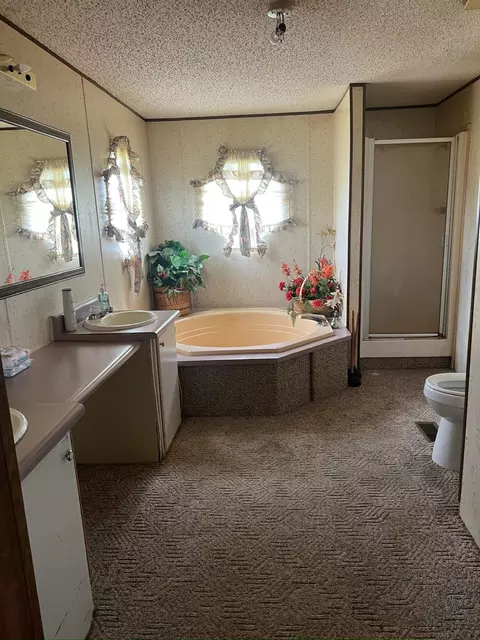 Bath - 298 S Combs Ave, Corbin, KY 40701 photo 1 of 2