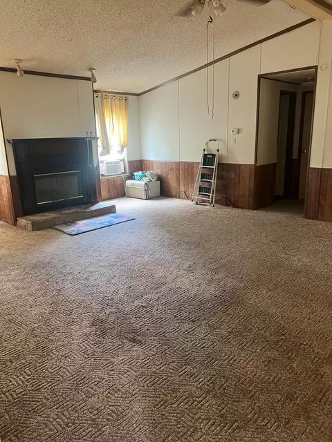 Living - 298 S Combs Ave, Corbin, KY 40701 photo 4 of 4