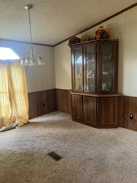 Dining - 298 S Combs Ave, Corbin, KY 40701 photo 1 of 1