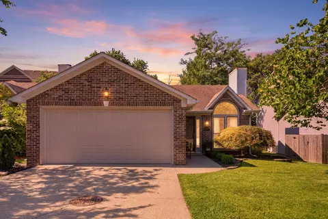 2060 Glade Ln, Lexington, KY 40513