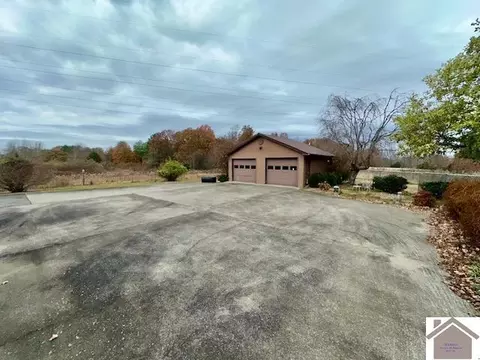 Exterior - 8898 E St Rt, Mayfield, KY 42066 photo 1 of 5