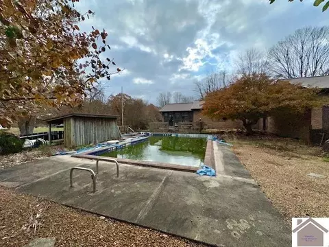 Exterior - 8898 E St Rt, Mayfield, KY 42066 photo 2 of 5