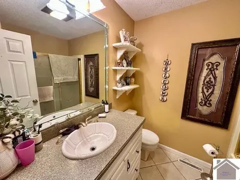 Bath - 8898 E St Rt, Mayfield, KY 42066 photo 1 of 2
