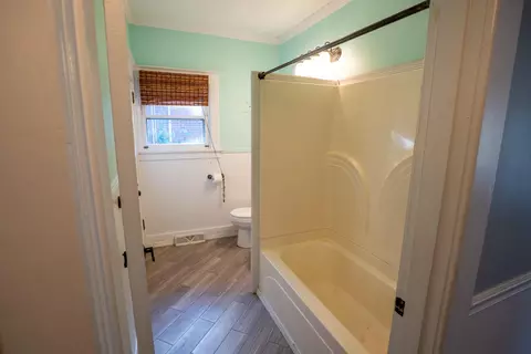 Bath - 237 Sunset Ave, Richmond, KY 40475 photo 1 of 2