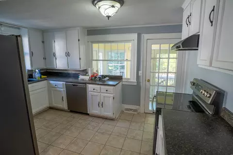 Kitchen - 237 Sunset Ave, Richmond, KY 40475 photo 1 of 2