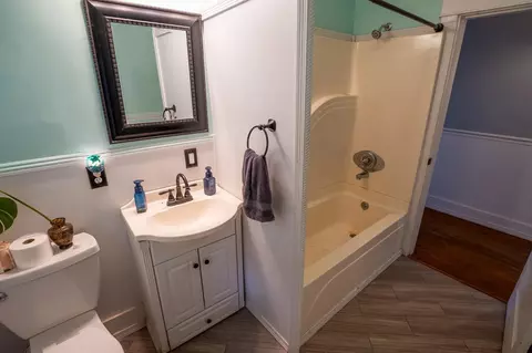 Bath - 237 Sunset Ave, Richmond, KY 40475 photo 2 of 2