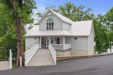 520 Yacht Dr, Grand Rivers, KY 42045