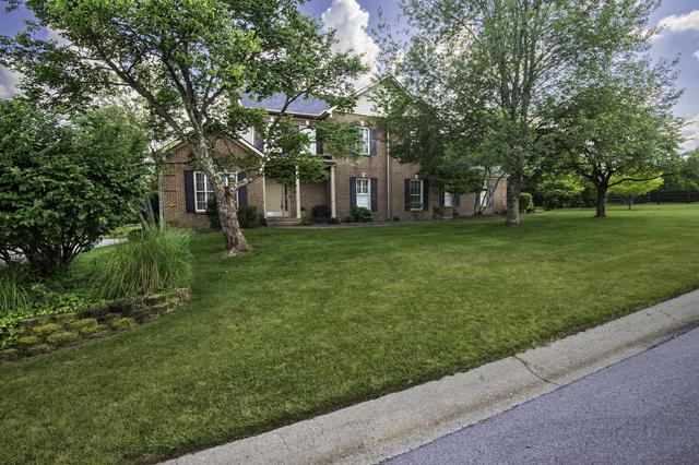 225 Helmsley Ln, Versailles, KY 40383