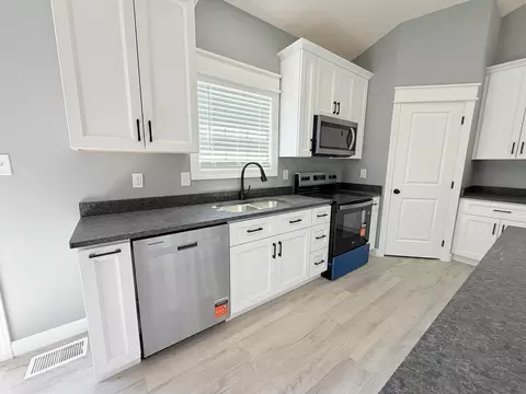 Kitchen - 93 Stable Ln, Brodhead, KY 40409 photo 2 of 4