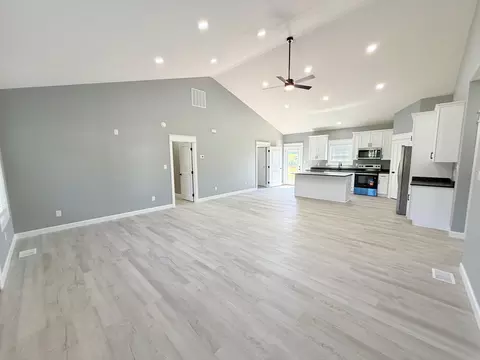 Living - 93 Stable Ln, Brodhead, KY 40409 photo 2 of 4