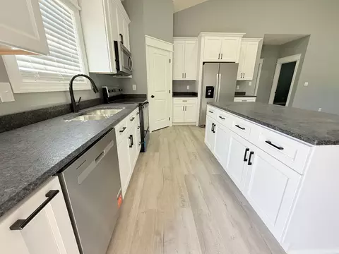 Kitchen - 93 Stable Ln, Brodhead, KY 40409 photo 3 of 4