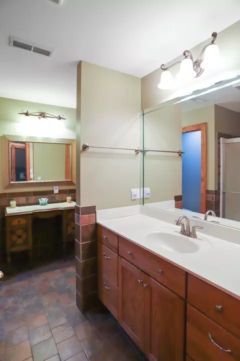 Bath - 1386 Boatwright Trl, Murray, KY 42071 photo 2 of 5