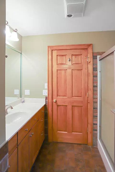 Bath - 1386 Boatwright Trl, Murray, KY 42071 photo 3 of 5
