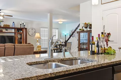 Kitchen - 209 Sinclair Ct, Georgetown, KY 40324 photo 3 of 4