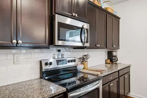 Kitchen - 209 Sinclair Ct, Georgetown, KY 40324 photo 4 of 4