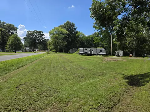 31 E 1st St, Gilbertsville, KY 42044