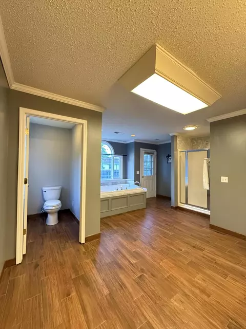 Bath - 802 Broad St, Murray, KY 42071 photo 1 of 8