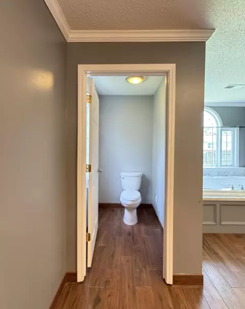 Bath - 802 Broad St, Murray, KY 42071 photo 4 of 8